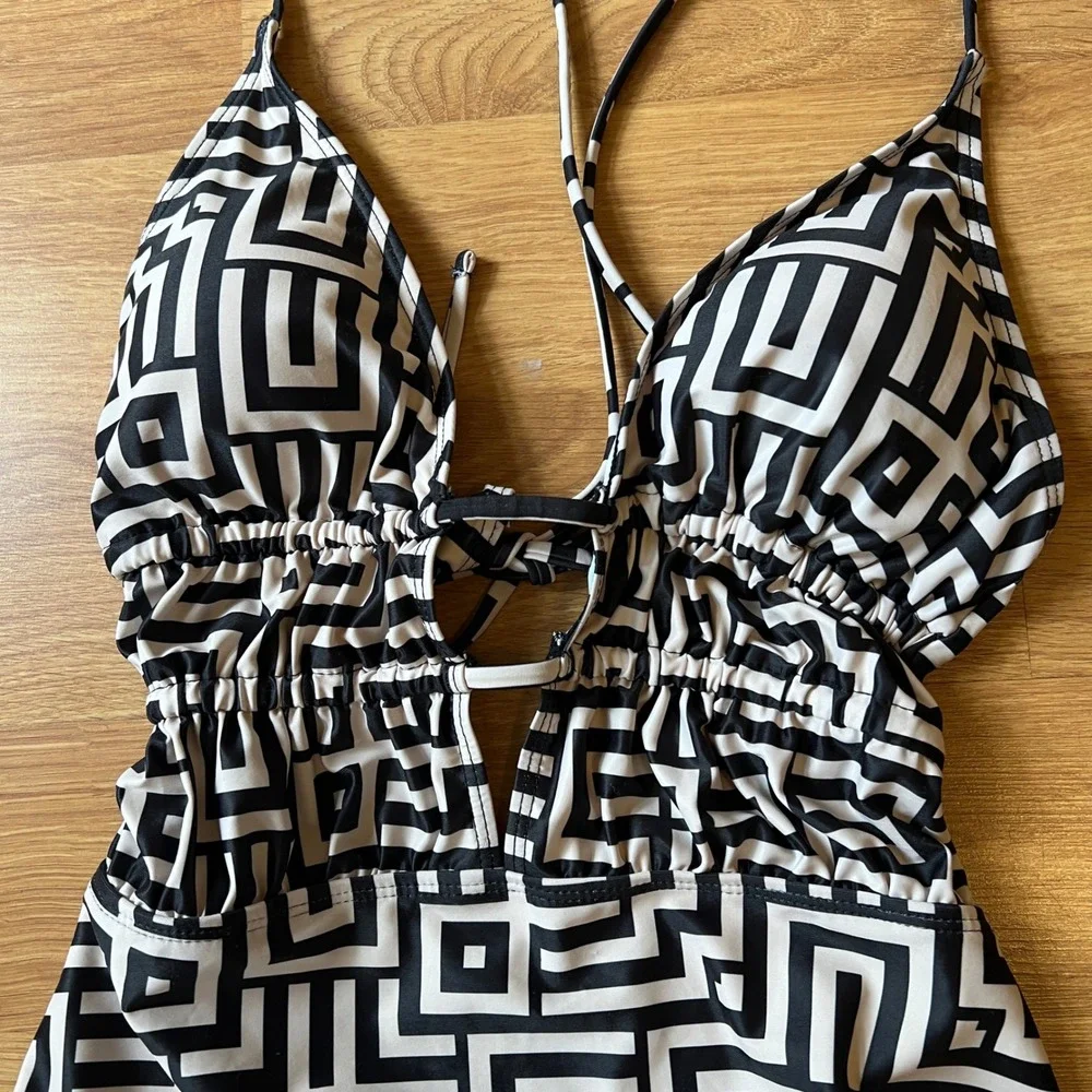 Geometric Deep V-Neck Swimsuit Medium Greek Key One Piece Cutout Bathing Suit